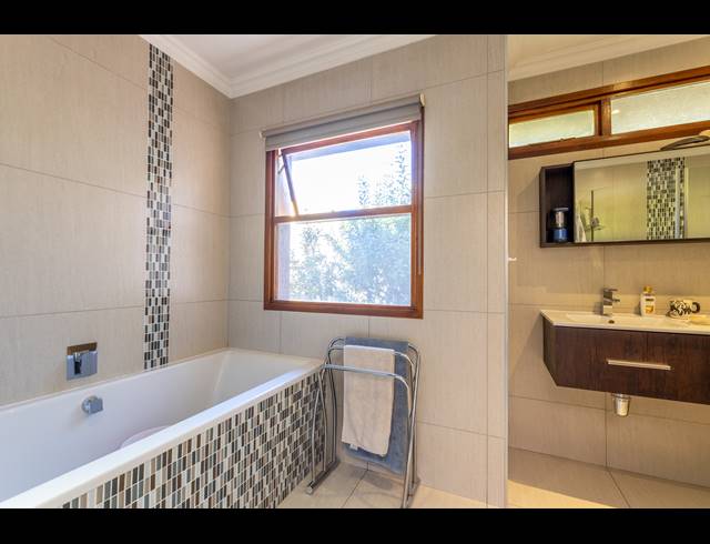 4 BEDROOM HOUSE FOR SALE IN LONEHILL